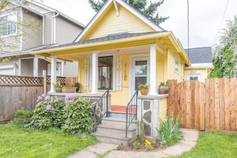 Charming 1909 St Johns Bungalow House in Vancouver