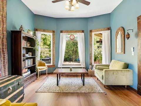 Victorian Painted Lady with Fireplace, Hot Tub and pizza oven Casa in Portland