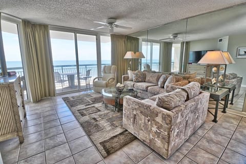 Luxurious, Oceanfront condo, spectacular views, beachfront, Wifi, Pools, Monthly Casa in North Myrtle Beach