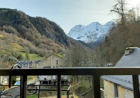 Balcony/Terrace, Mountain view