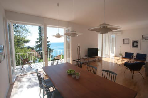 TV and multimedia, Photo of the whole room, Seating area, Dining area