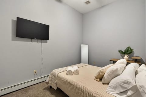 Escape your everyday in your COZY HIDEAWAY Feel right at home Relax recharge & unwind Apartment in Watervliet