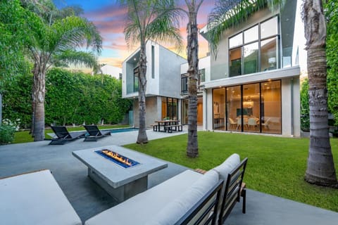 Coldwater Canyon Condo in Beverly Hills
