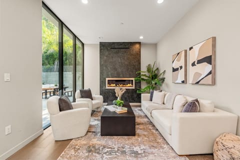 Coldwater Canyon Condo in Beverly Hills