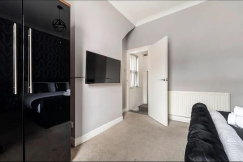 3 bedroom house with modern interior, close to the Etihad stadium Apartment in Manchester