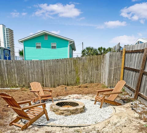 Fenced Retreat - Walk to Beach- Sleeps 16 Maison in Lower Grand Lagoon