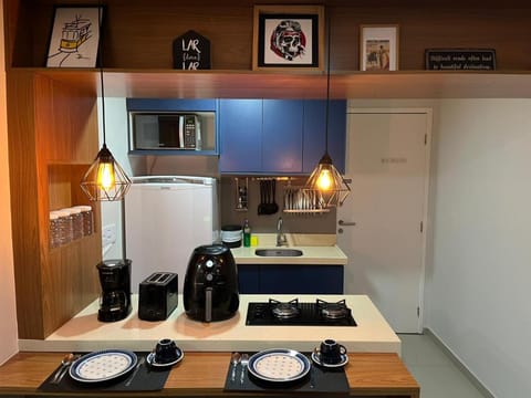 Kitchen or kitchenette, minibar, stove, toaster