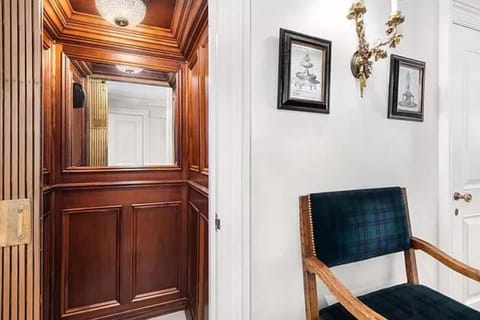 E 60s Townhouse comfortable, quiet, easy to manage 3 bedrooms w gym that can also be a 4th bedroom Condo in Upper East Side