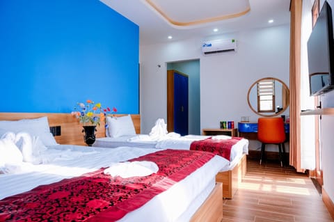 Bed, TV and multimedia, Photo of the whole room, Seating area, Bedroom, towels, air conditioner