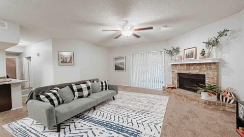 TV and multimedia, Living room, Seating area, fireplace