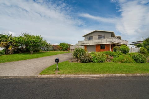 Hosts on the Coast - Views over Whiti Terrace House in Whitianga