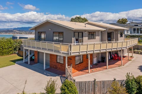 Hosts on the Coast - Views over Whiti Terrace House in Whitianga