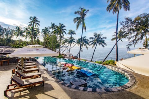 Patio, Day, Natural landscape, Beach, Pool view, Sea view, sunbed