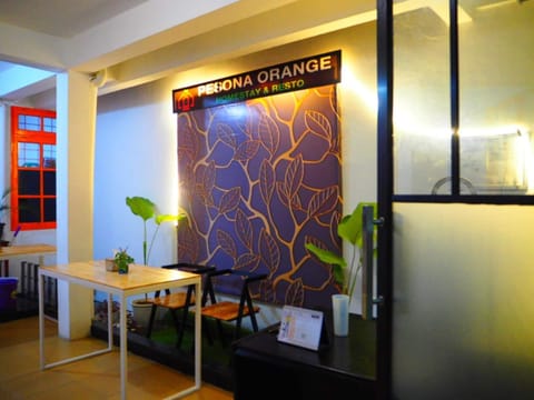 OYO 93311 Pesona Orange Homestay Hotel in Padang