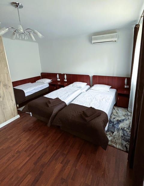 Bed, Photo of the whole room, towels, air conditioner