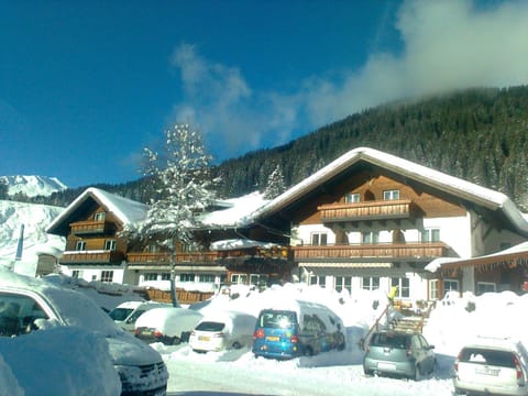 Facade/entrance, Winter