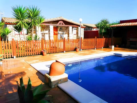 Property building, Off site, Day, Pool view, Swimming pool, sunbed