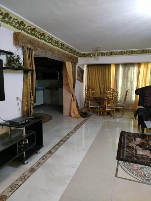 Luxury 3 rooms Flat Apartment in Cairo Governorate