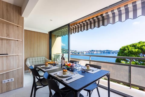 Patio, Dining area, Sea view