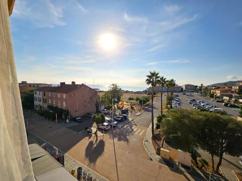 Neighbourhood, City view, Sea view, Street view