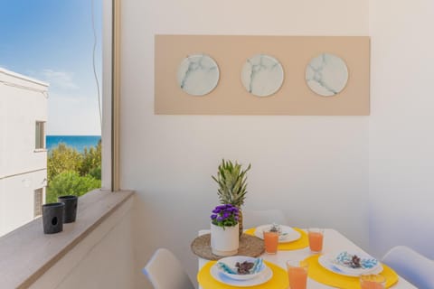 View (from property/room), Balcony/Terrace, Dining area, Sea view