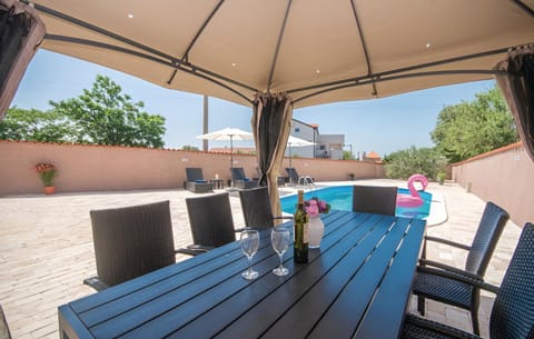 Patio, Day, Balcony/Terrace, Seating area