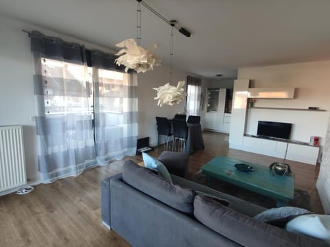 Bella Vista - New flat with View Confort & Calm near Geneva 5 PERS Condo in Canton of Geneva