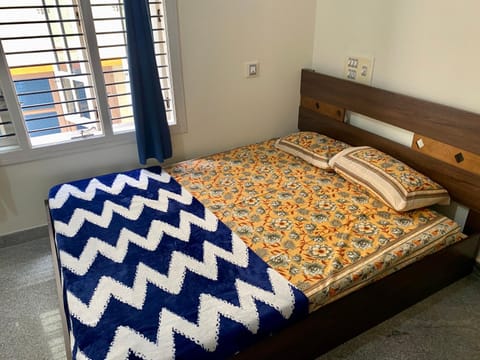 Luxury Queen Bed Suite 6km to Palace with Farm Land and Hill View Appartement in Mysuru