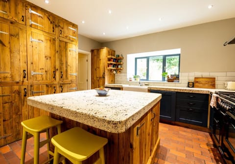 Panteg - a gorgeous retreat near the coast for 10 House in Cardigan