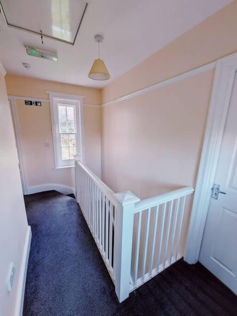 Spacious & Budget Friendly 5 Bed Home! House in Maidenhead