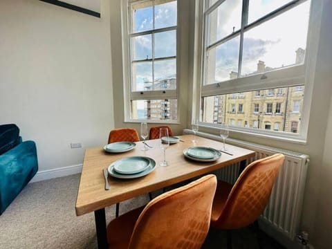 Morden Serviced Accommodation High Standard Condo in Hove