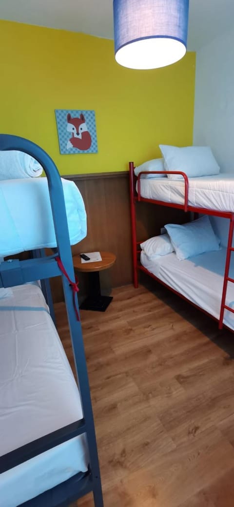 Bedroom, bunk bed