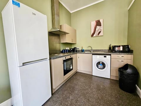 FLASH SALE Central Hove 3 Bedroom Flat BN310FIR03 Apartment in Hove