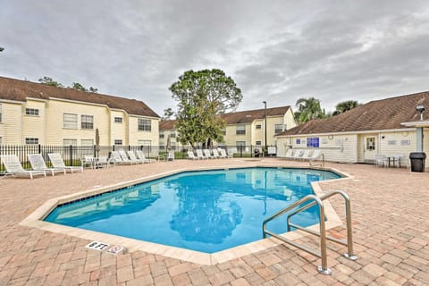 Kissimmee Condo with Perks 6 Mi to Disney World! Condo in Kissimmee