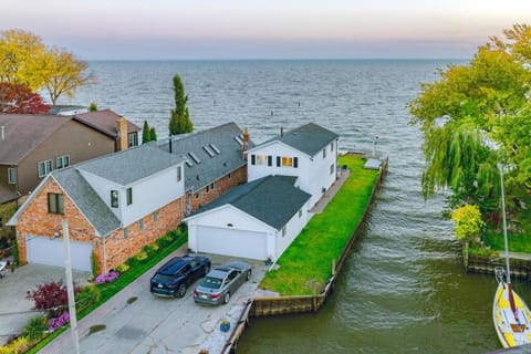 Enjoy Our Lakefront Paradise House in Harrison Township