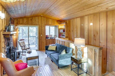 Dog-Friendly Big Bear Cabin Ski, Hike and Unwind! House in Big Bear