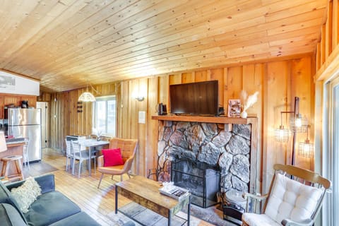 Dog-Friendly Big Bear Cabin Ski, Hike and Unwind! House in Big Bear