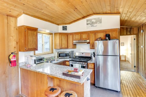 Dog-Friendly Big Bear Cabin Ski, Hike and Unwind! House in Big Bear