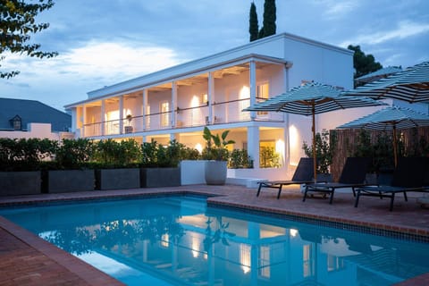 Property building, Day, Swimming pool