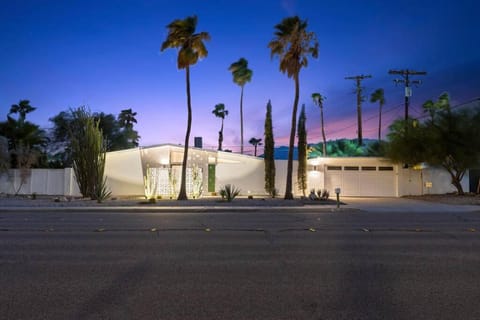 Martini Weekend - In Ground Pool - Mountain Views - Downtown PS House in Palm Springs