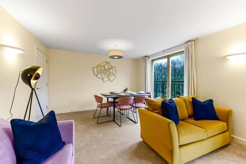 Scenic Park View Suite Apartment in Milton Keynes