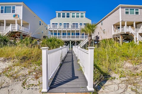 Beachfront Murrells Inlet Home - Walk to Pier! House in Garden City