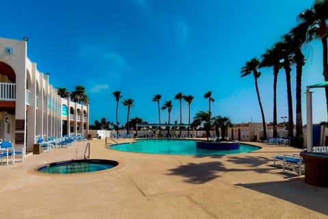 Long Island Village 744 W. Clam The Clam Shell Apartment hotel in Port Isabel