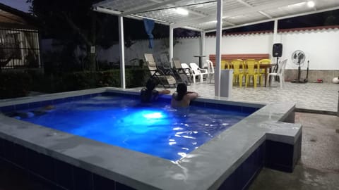 Casa vacacional con Jacuzzi privado y BBQ House in Carmen Apicala