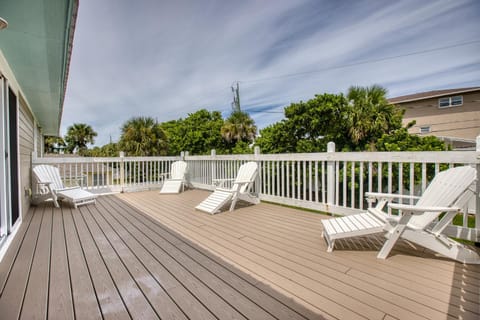Gorgeous home with pool Walk to car free beach 4717S Casa in Edgewater