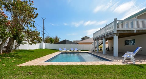 Gorgeous home with pool Walk to car free beach 4717S Haus in Edgewater