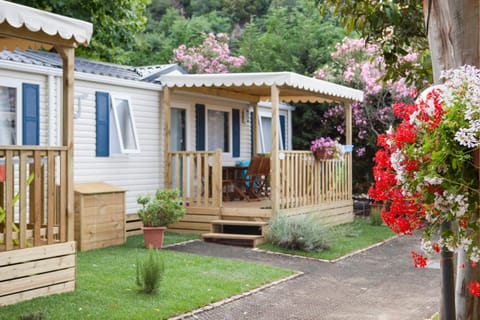 Facade/entrance, Garden