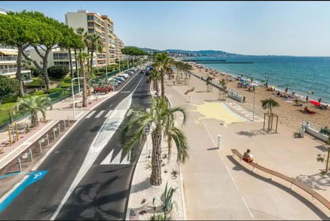 Mondello Hotellerie&Consultant : Appartement de standing 47m2 avec piscine Cannes Condo in Mougins