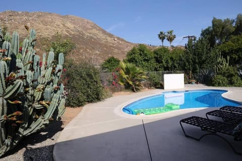 FunFilled Retreat with Pool and Game Room Sleeps 10 plus Casa in Riverside