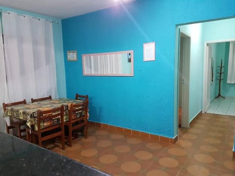 APTO EM SÃO VICENTE, PRAIA ITARARÉ, À UMA QUADRA DA PRAIA, 2 quartos, ÓTIMA LOCALIZAÇÃO Apartment in Santos